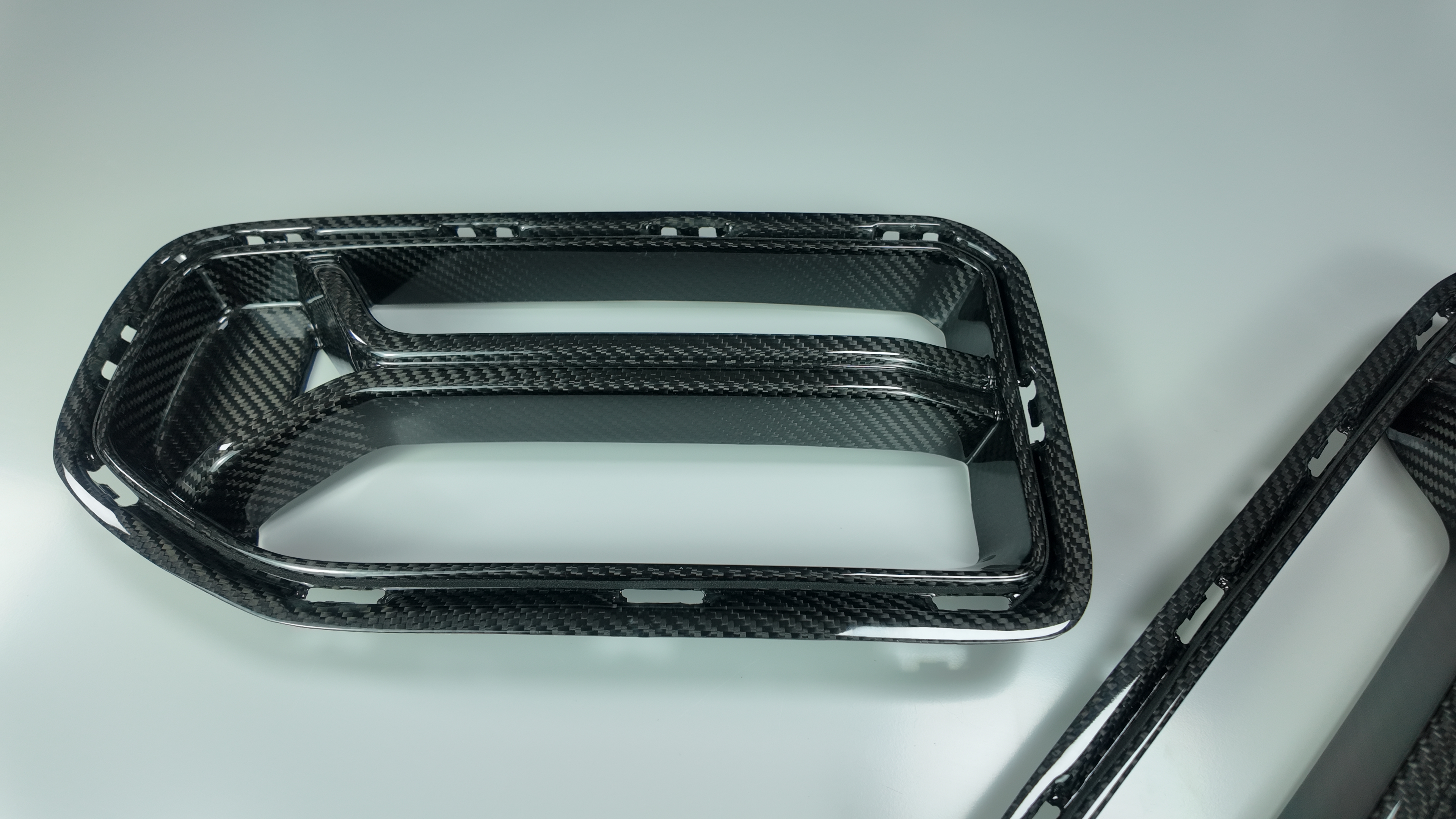 Dry carbon fiber front bumper ventilation hood, CSL style sports racing grille, G87, M2, M2 grill modification High-performance modifications