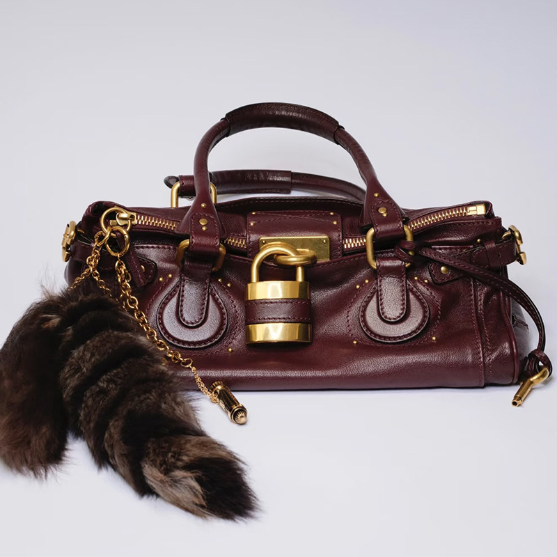 Retro Lock Head Handheld Crossbody Designer for women Blogger Hot 2025 Women's Bag Girl Gift shoulder bag with crossed hands Totes Handbags Designer bag