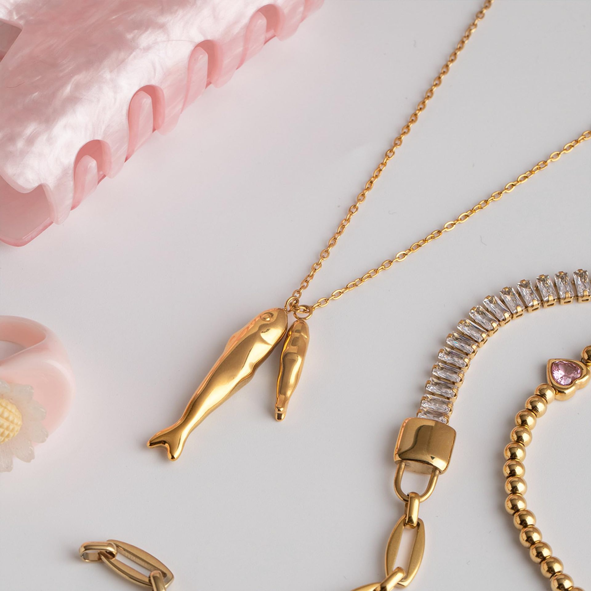 2025 New Arrival Minimalist Niche Small Fish Pendant Necklace Dainty Collarbone Chain for Versatile Stylish Layering