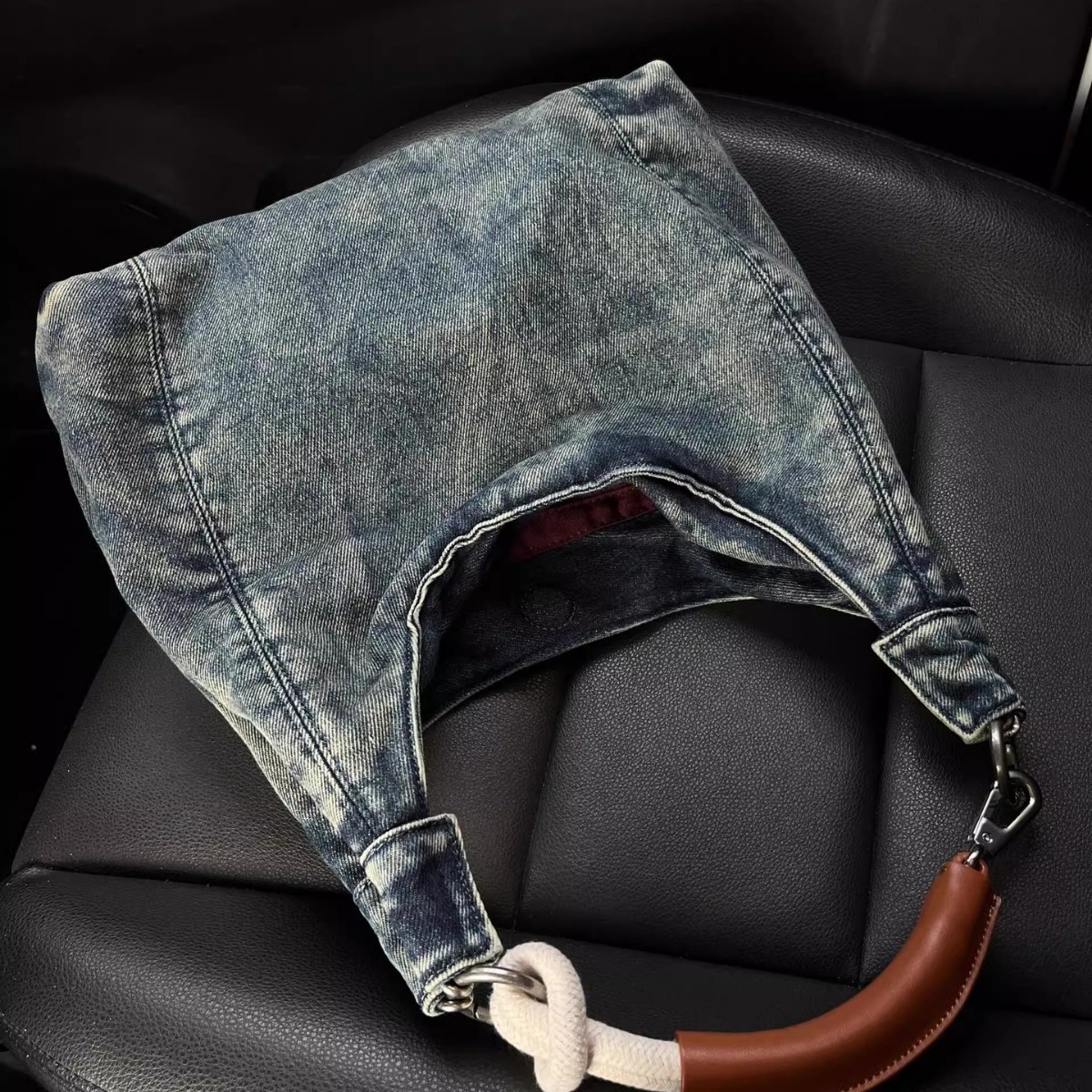 2025 Autumn New Women's Shoulder Bag Denim Handbag Niche Casual Commuting Armpit Bag Spicy Women's Crossbody Bag Autumn New Designer Bag