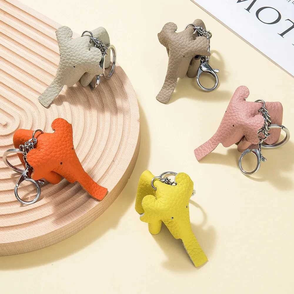 Handmade Genuine Leather Cute Funny Lucky Elephant Keychain Pendant Keychain for Women Men Bag Doll Hanging Luggage Accessories Y250815