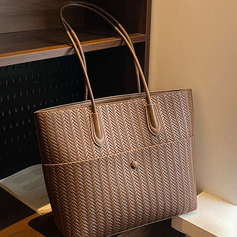 Korean Style Large Capacity Underarm Commuter Women's Bags Designer Women 2025 New Simple Tote Versatile Shoulder Bag