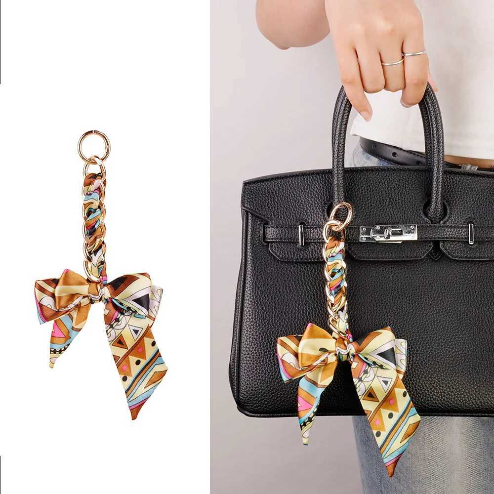 Exquisite Fabric Bow Keychain Universal Bag Pendant Fashion Car Decor Knot Design Key Chain for Bag Accessories Y250815