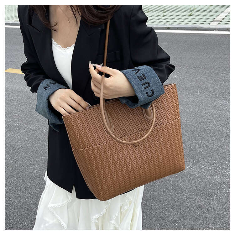 Korean Style Large Capacity Underarm Commuter Women's Bags Designer Women 2025 New Simple Tote Versatile Shoulder Bag