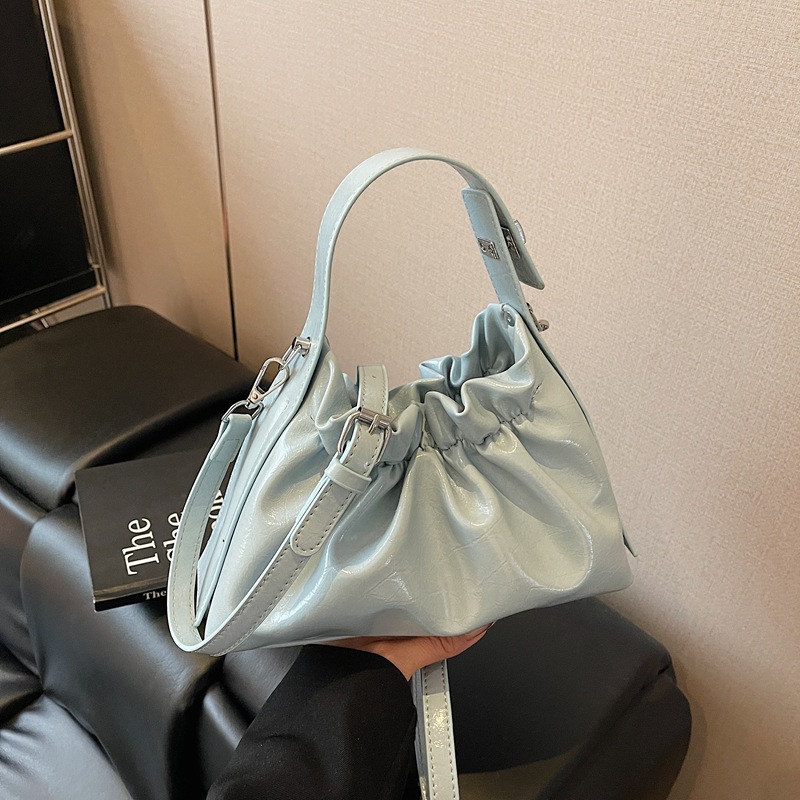 Chic Pleated Bucket Bag with Adjustable Strap: Perfectly Tailored For Parties