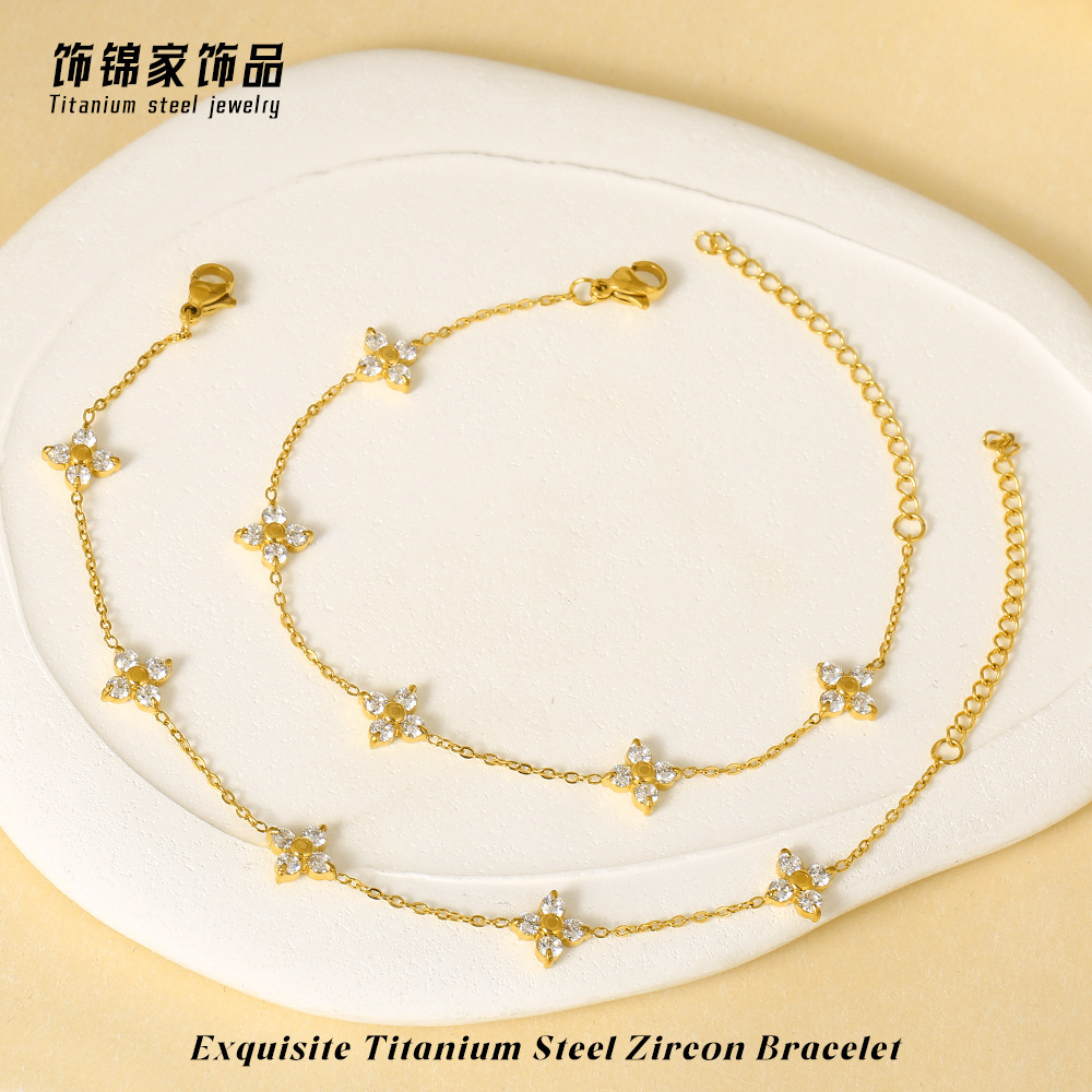 Japanese and Korean Lucky Four-Leaf Clover Star Bracelet for Women, Light Niche Design, High-End Feel, Non-Fading, Stackable Jewelry Jewelry for Women