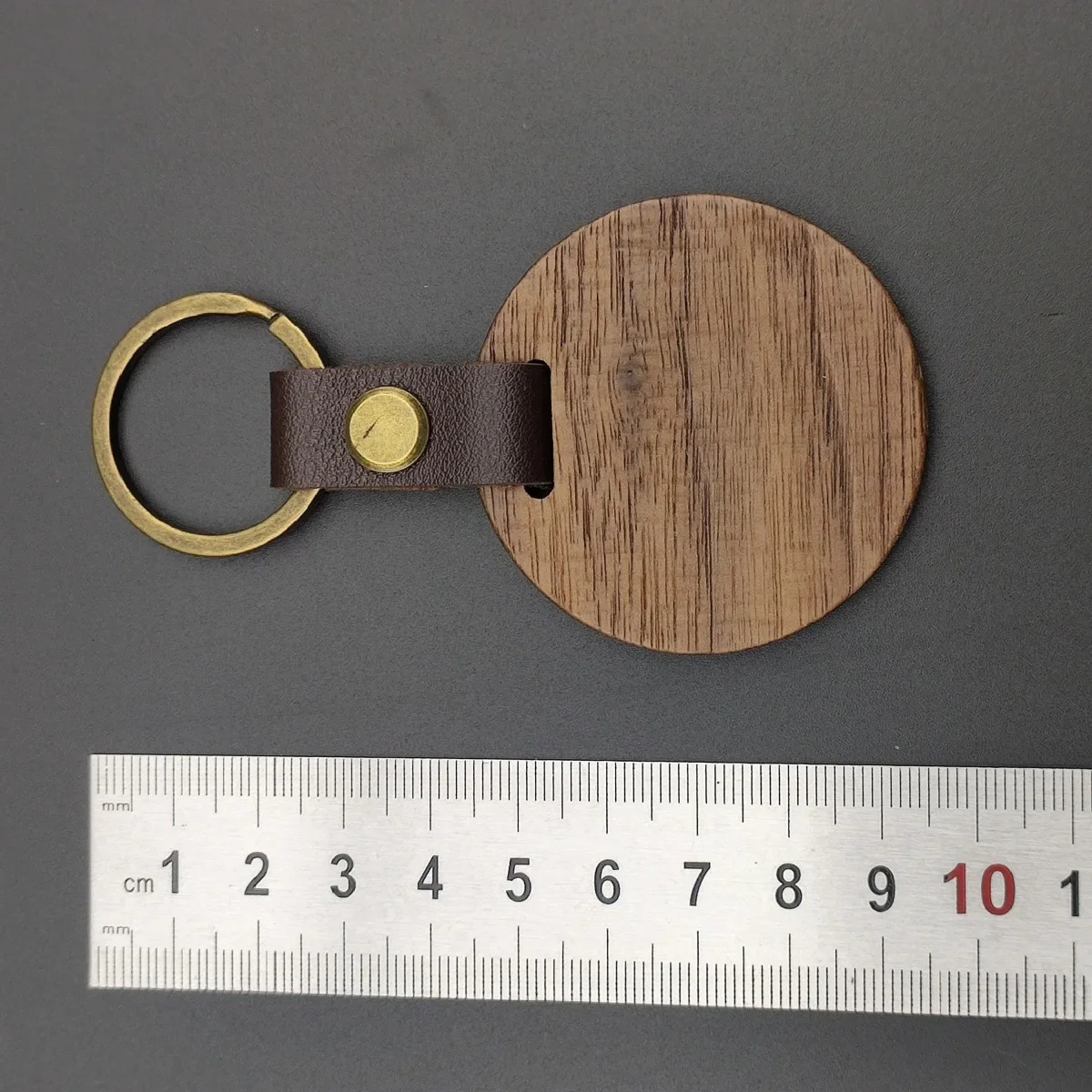 2025 Fashion Engraved Wooden Keychain Car Pendant Customizable Keyring Gift for Friend 250811