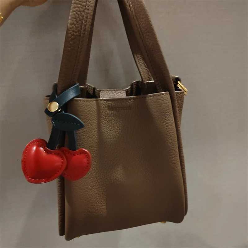 Keychain ry Pendant Creative Bag Wen Schoolbag Leather Bag Charm Accessories Vintage Versatile Bag Keychain Y250815