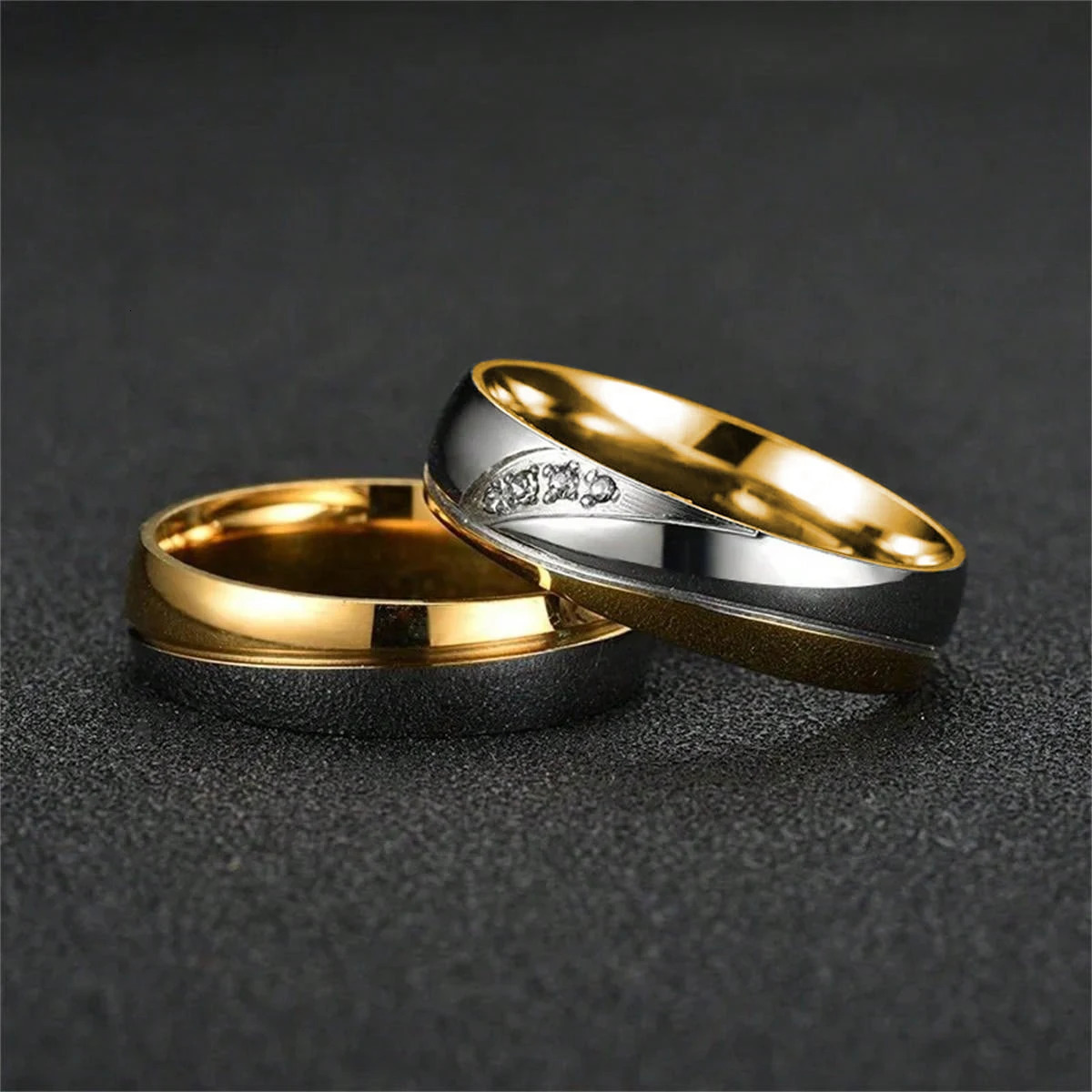 Fashion Stainless Steel Couple Rings For Men Women with Rhinestones Zirconia Rings Wedding Party Jewelry Valentines Day Gifts 250811