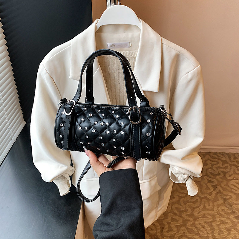 Diamond Studded Women's Handbag With Diamond Pattern Free Shipping Designer Luxurious And Trendy Retro Single Shoulder Crossbody Bag New Makeup P