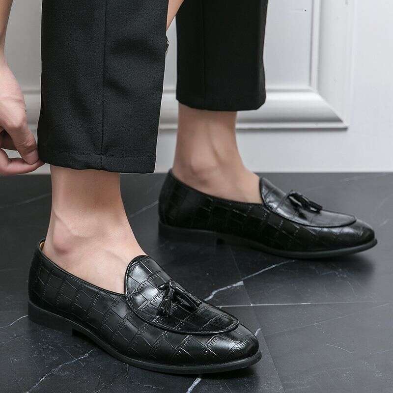 Men's Shoes With Tassel Emed Small Size 46, British Style Pointed Lazy Casual One Foot Leather Shoes, Trendy