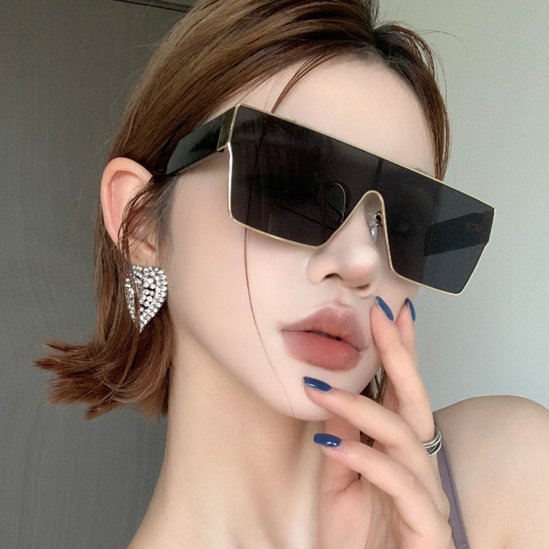 2025 New Arrival Women Square One Piece Over sized Sunglasses Trendy High End UV Protective Sunwear for Stylish Shading