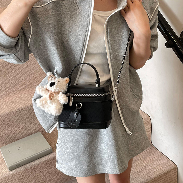 New Women's Handmade Woven Handbag Free Shipping Designer Lightweight Luxury Box Texture Commuting Shoulder Bag Fashion Casual Makeup Bag