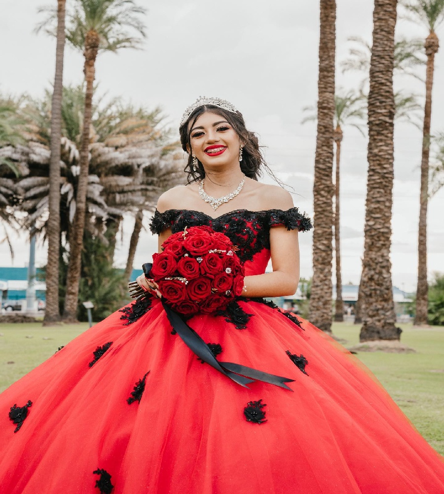 Elegant Red With Black Quinceanera Dresses 2025 Masquerade Vestidos De 15 Anos Lace Princess Sweet 16 Dress Birthday Gothic Sixteen Party Dress Charmi