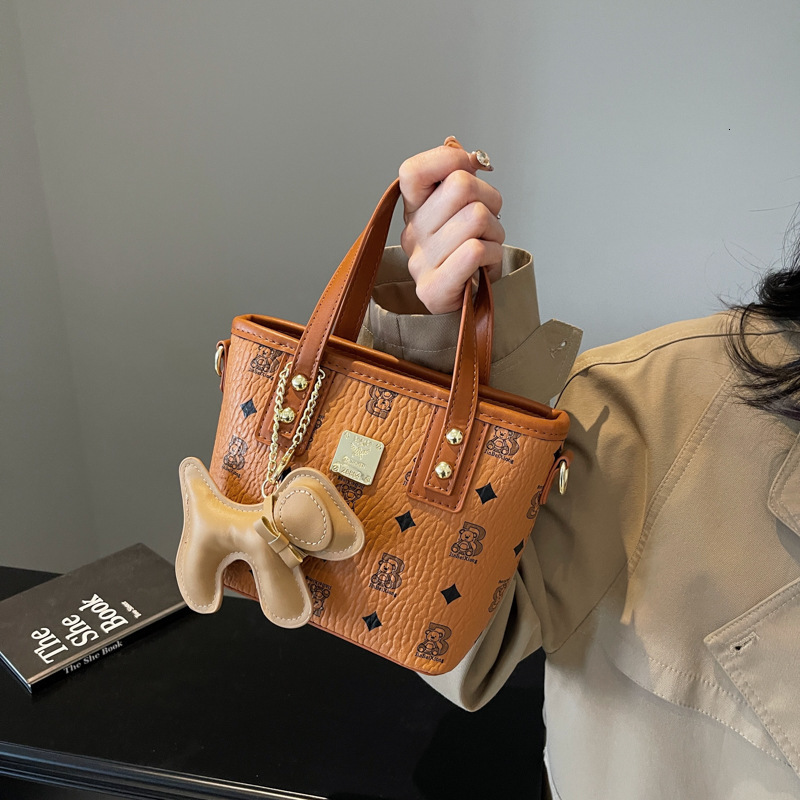 Free Shipping Designer New Women's Vintage Handbag Fashionable High-end Luxury Single Shoulder Commuting Crossbody Bag Casual Shopping Bag