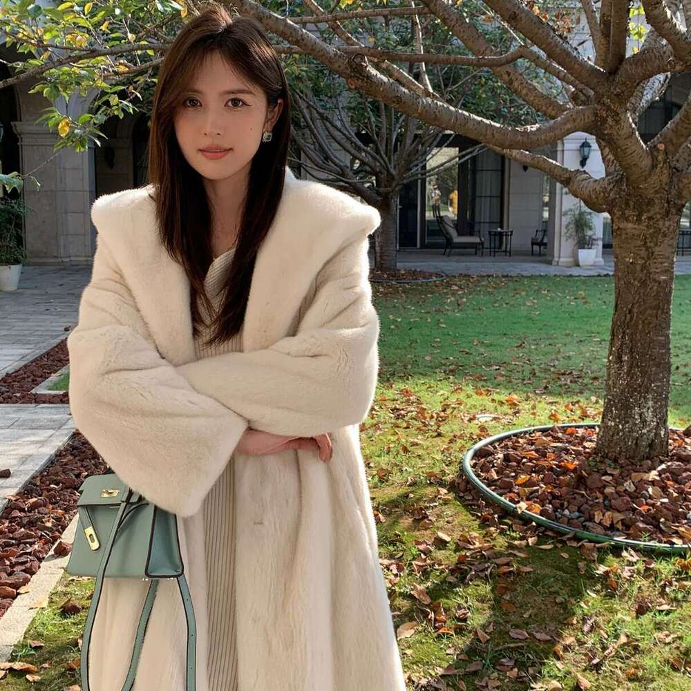 2025 New Elegant Women Jacket Loose Fashionable Extended Hooded Warm Mink Fur Winter Coat White Gray Casual Long Parkas
