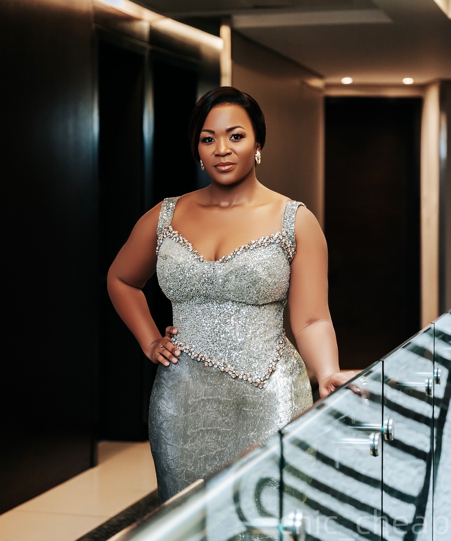 2025 Plus Size Silver Sheath Mother Of Bride Dresses Beaded Crystals Two Pieces Evening Party Mama's Dress Vintage Birthday Wedding Guest Groom M