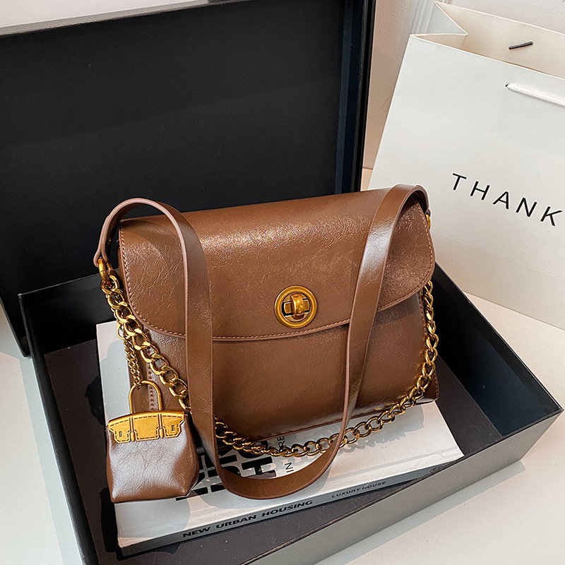 hot Free delivery designer handbag for woman Minimalist women crossbody bag with three dimensional fashionable design