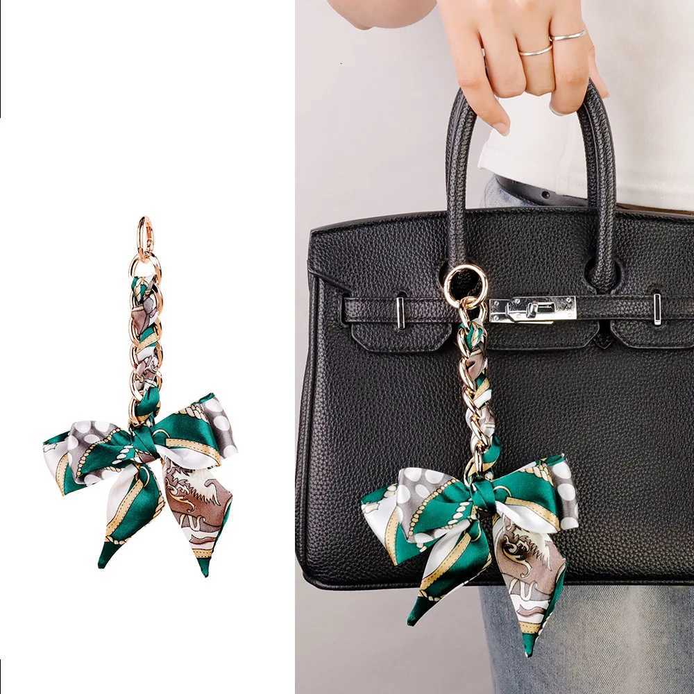 Exquisite Fabric Bow Keychain Universal Bag Pendant Fashion Car Decor Knot Design Key Chain for Bag Accessories Y250815