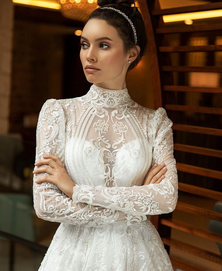 Vintage A Line Women Wedding Dress High Collar Long Sleeves Bridal Gowns Lace Appliques Sweep Train Dress Customized vestidos de novia