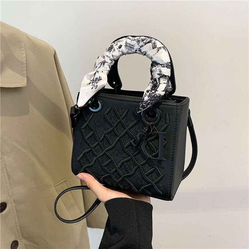 Designer bag Luxury bag Embroidery Versatile New Fashion Handbag Women's High-End Single Shoulder Crossbody Bag