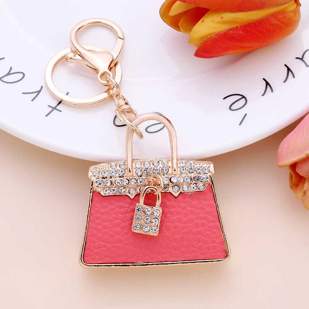 Fashion Cute Leather Crystal Wen Handbag Keychain Rhinestone Lock Bag La Wedding Jewelry Trinket Car Keychain Girl Gift K63 Y250815