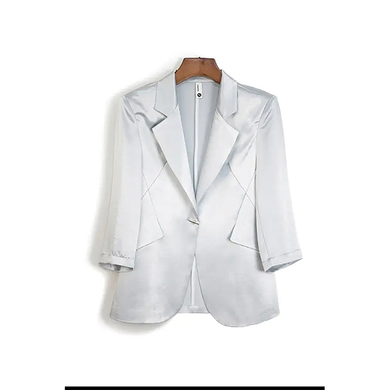 Chic Woman's Tailored Suit Coat with Natural Flowing Design