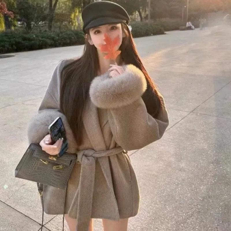 Fashion Elegant Beautiful Womens Clothing Jacket Detachable Fox Fur Tie Simple Cashmere Coat Winter Clothing Woolen Coat 250811