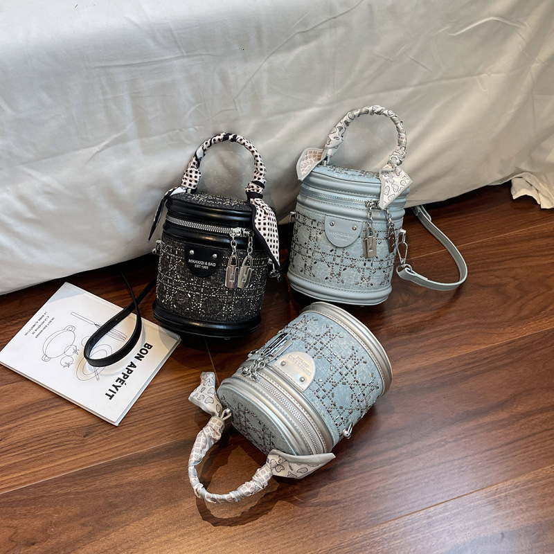 Fashionable Women's Makeup Bag Free Shipping Designer Hot Diamond Hand-held Bucket Bag New Versatile Single Shoulder Crossbody Bag Luxury Phone B