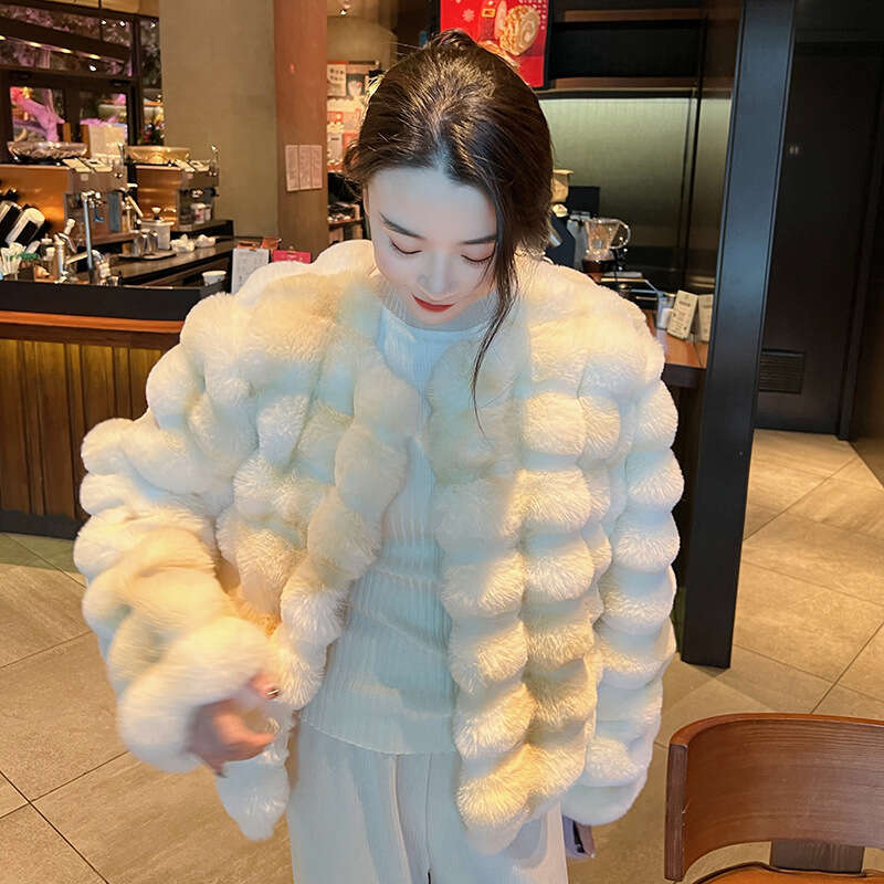 Faux Fur Coat Women New Style Short Imitation Fur Plush Collarless Top Short Top 2025 Autumn and Winter Warm and Trend