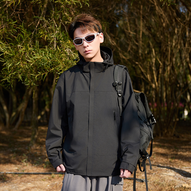 Versatile Weather Protection with Moisture Management Technology