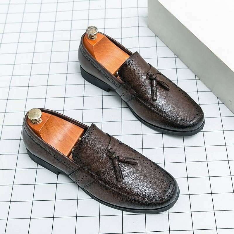 2025 Male New Formal Leather Men Business Wedding Shoe British Soft Soled Trendy Shoes Breathable Lazy Lightweight Loafers