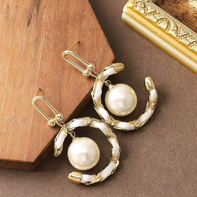 French Style Light Elegant -Style C-Shaped Leather Chain Pearl Earrings Gentle Temperament High-End Feel Sier Needle Ear Jewelry