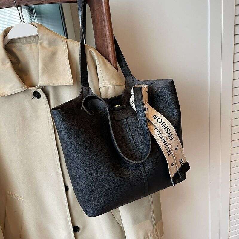 2023 New Multi-compartment Portable Tote Bag Women's Large-capacity Class Commuting niche design high-end shoulder bag