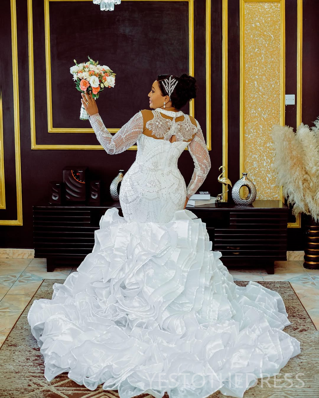 Arabic Aso Ebi Plus Size Ivory Wedding Dress 2025 Appliques Beaded Crystals Pearls Tiers Luxurious Bridal Gowns Dresses High Neck Rhinestones Wedding 