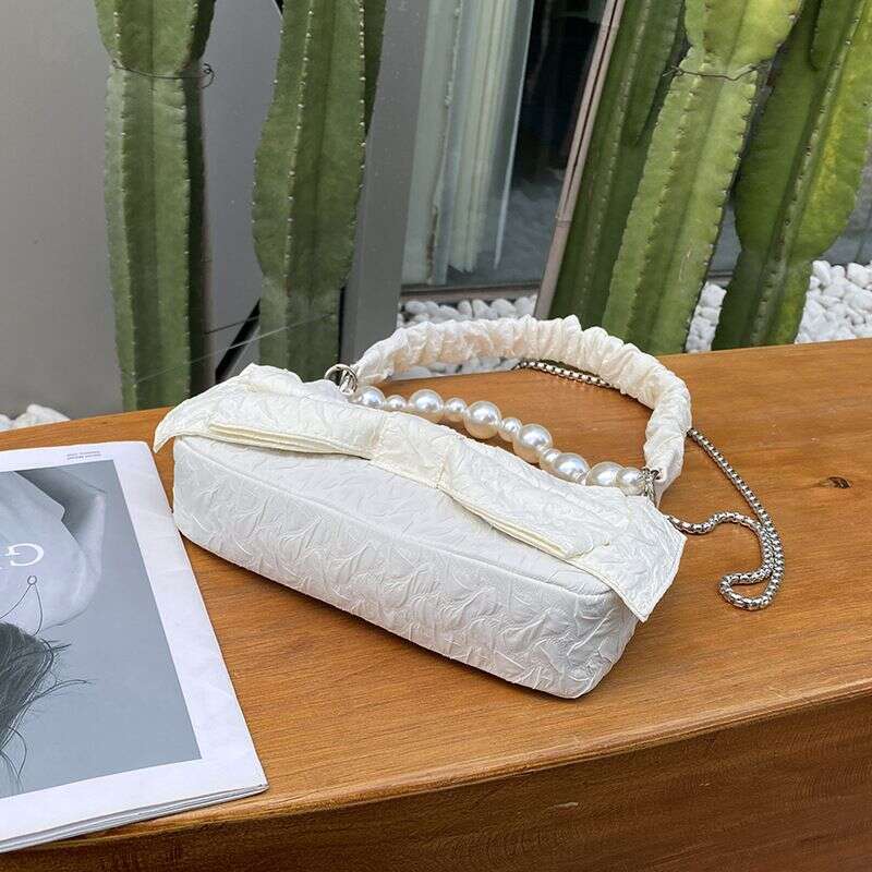 Fashion bow pearl chain handbag, high-end niche single shoulder bag, simple and versatile pleated armpit bag