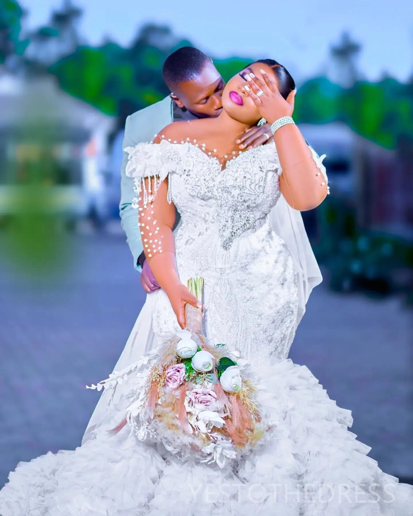 Arabic Aso Ebi Plus Size Off White Mermaid Wedding Dresses 2025 Pearls Beaded Floral Lace Full Sleeves Luxurious Vintage Bridal Gowns Dress D594