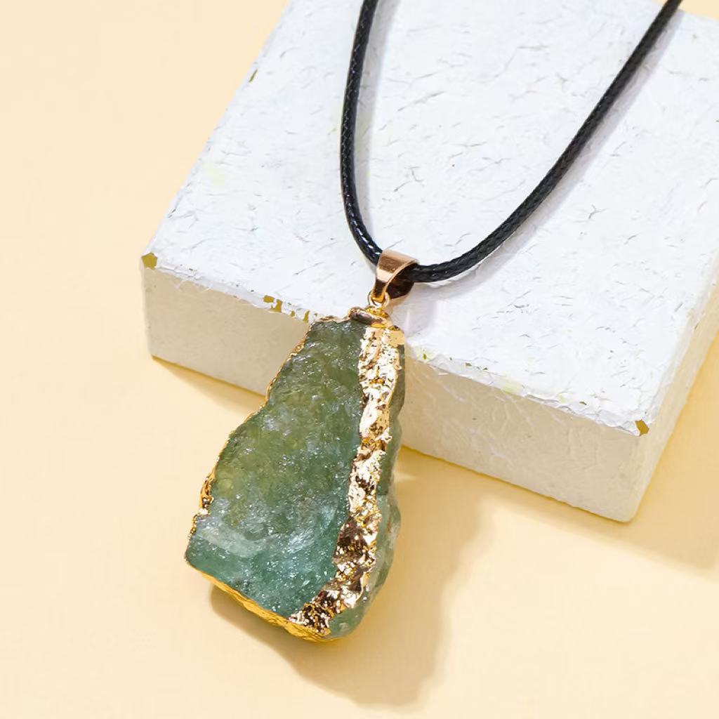 2025 New Arrival Natural Crystal Raw Stone Gold Plated Pendant Necklace Amethyst Rose Quartz Milky Yellow Crystal Irregular Raw Stone Decorative Chain