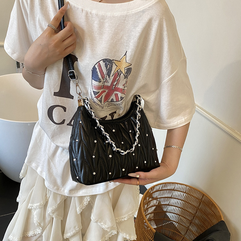 Fashion Handbag With Pleated Design Women's Handbag Free Shipping Designer New Trendy And Simple Diamond Grid Dumpling Bag Shoulder And Armpit Ba