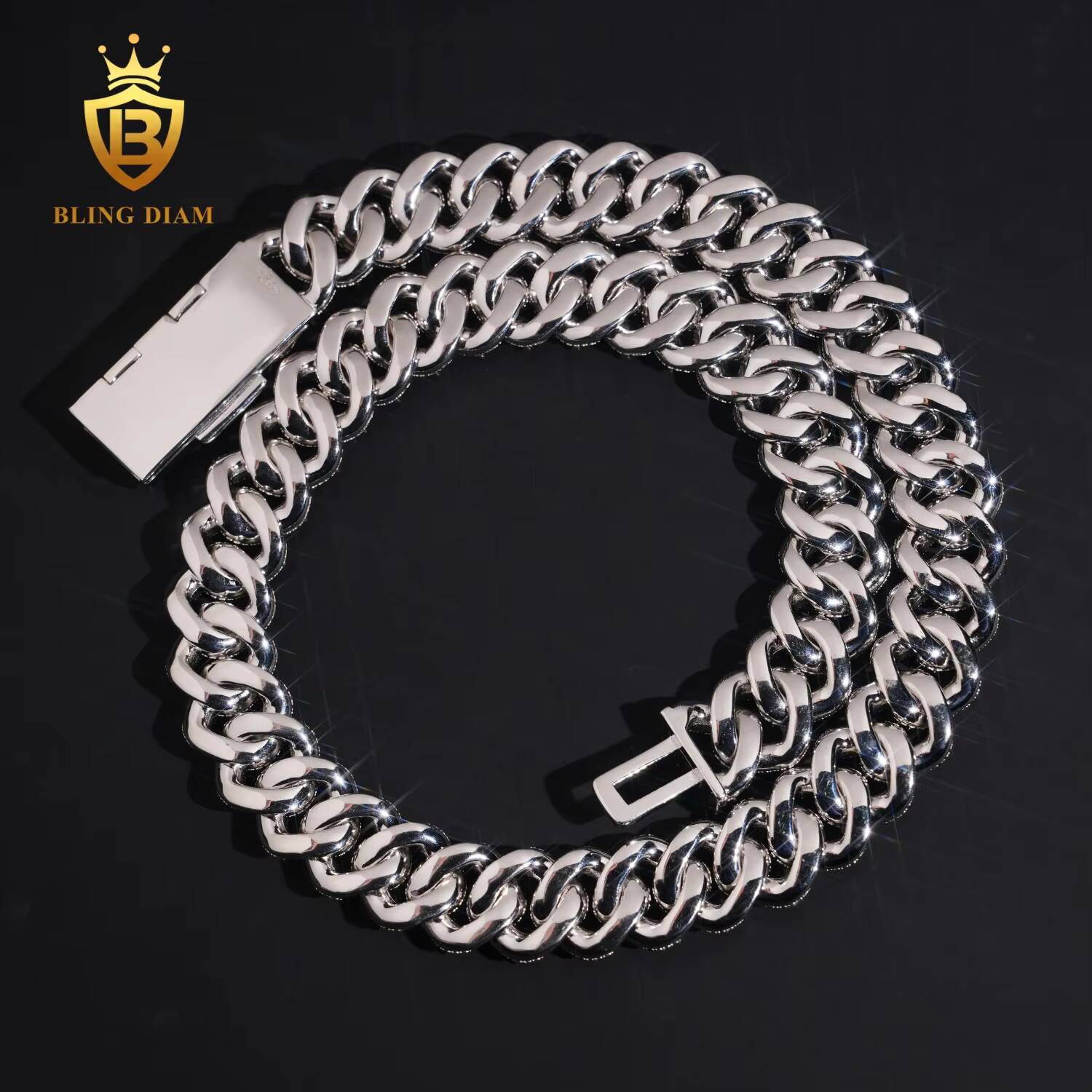 Trendy Wholesale 18MM VVS Diamond Baguette Cut Cuban Chain Necklace for a Unique and Elegant Look