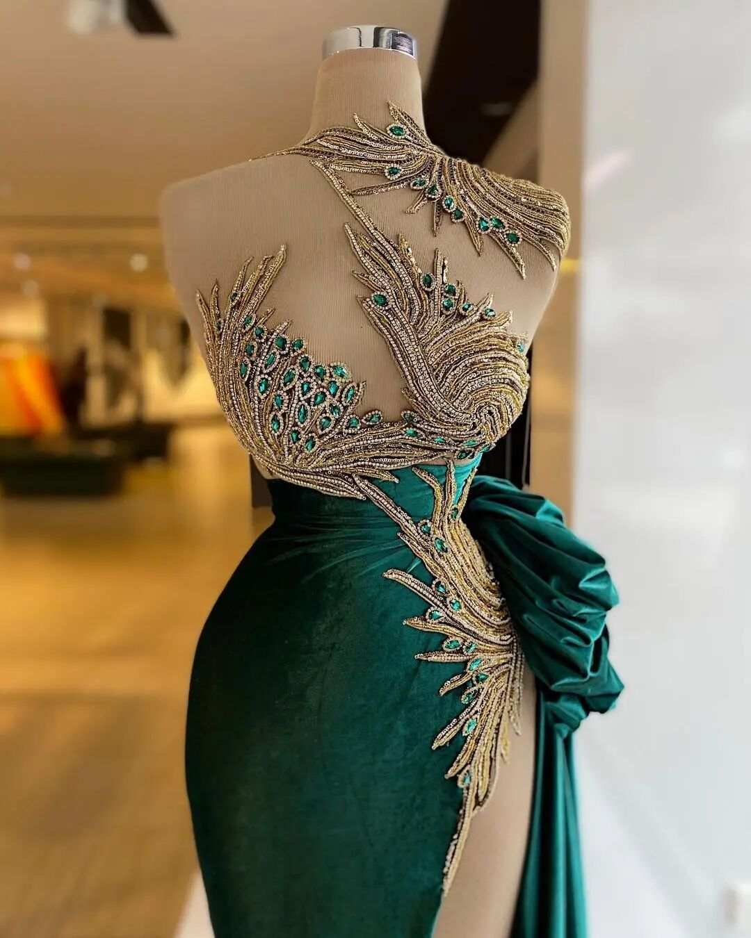 Elegant Mermaid Evening Dresses High Neck Strapless Front Split Prom Gowns Crystal Beading Celebrity Party Customized Dresses