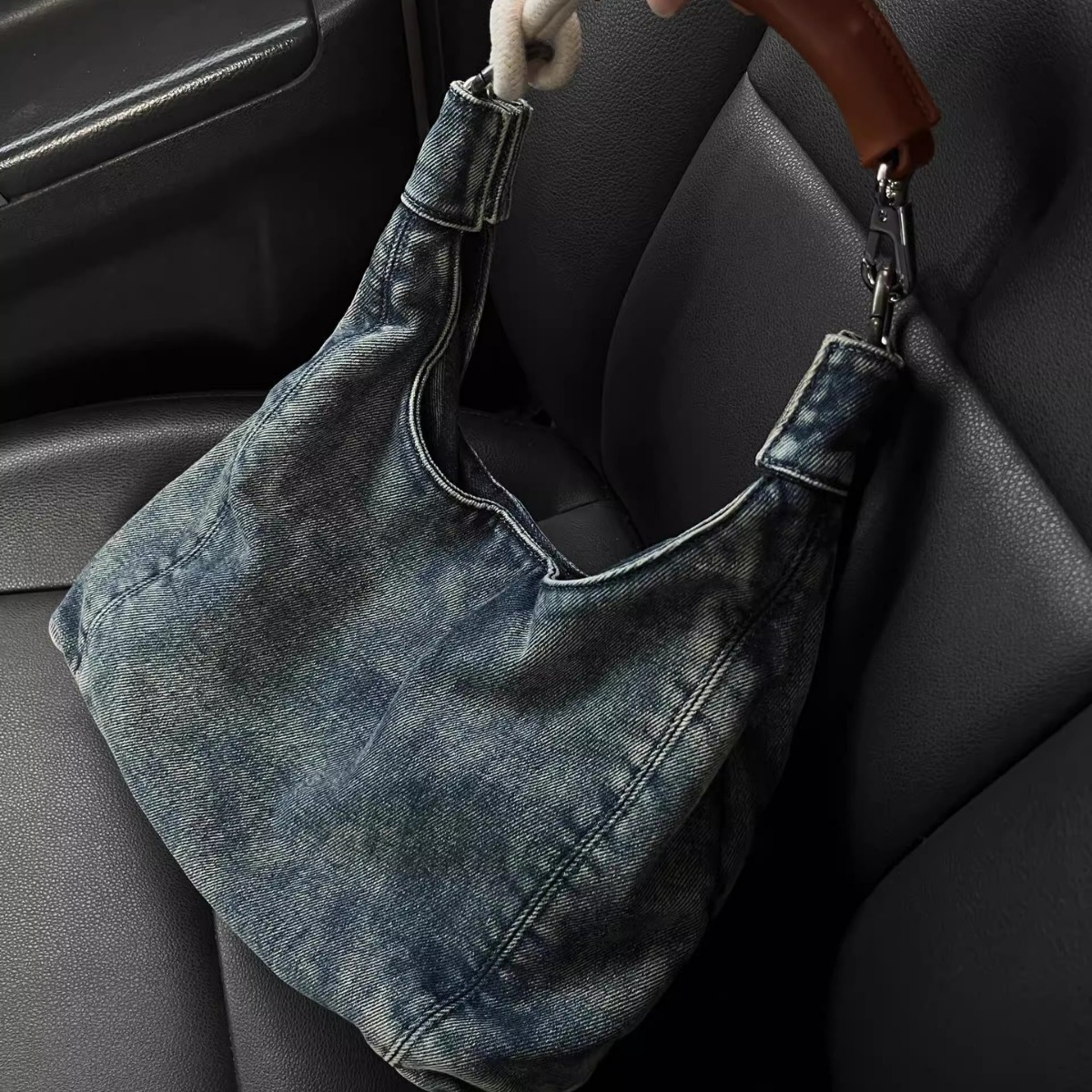 2025 Autumn New Women's Shoulder Bag Denim Handbag Niche Casual Commuting Armpit Bag Spicy Women's Crossbody Bag Autumn New Designer Bag