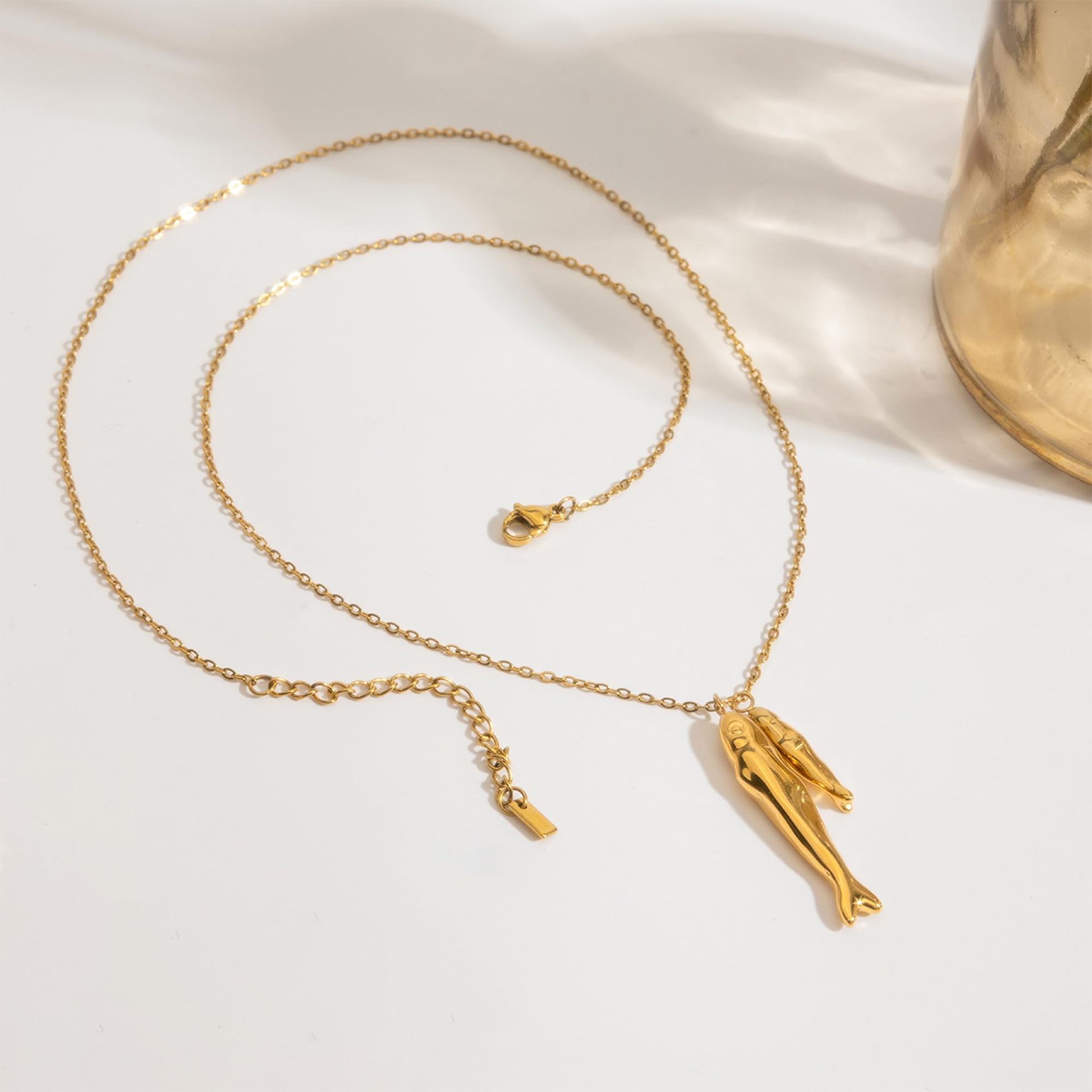 2025 New Arrival Minimalist Niche Small Fish Pendant Necklace Dainty Collarbone Chain for Versatile Stylish Layering