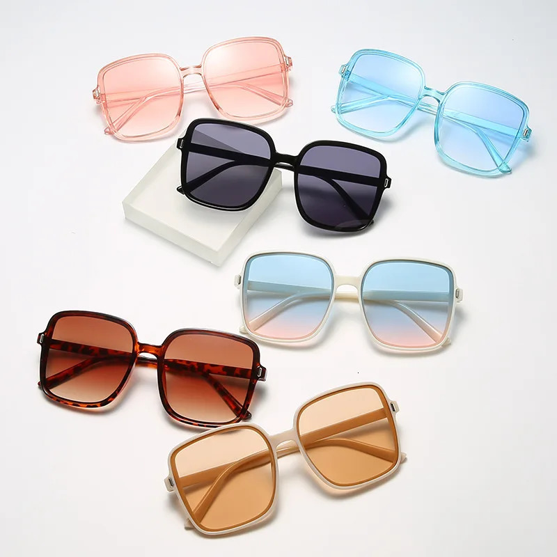 Vintage Oversized Square Sunglasses 2025 Women Fashion Gradient Outdoor Shades Retro Female n Eyewear 250804