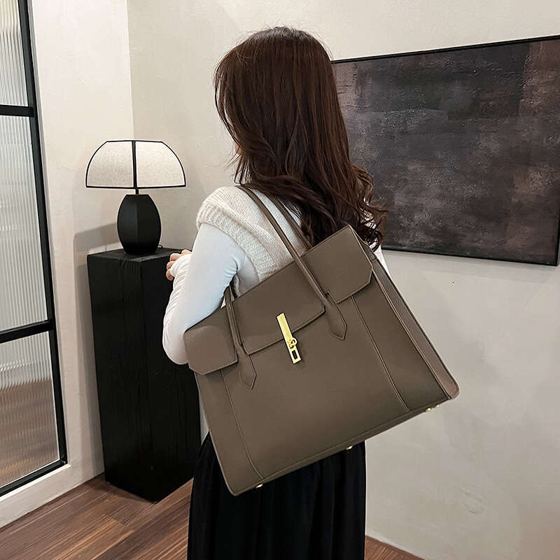 Large Capacity Tote Bags Designer Women for 2025 New Niche Versatile Underarm Briefcase Lazy Style Shoulder Bag