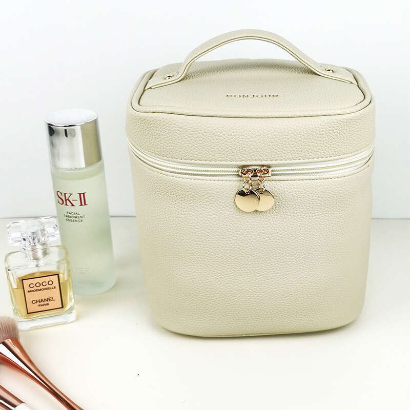Fashionable Light Luxury Handheld Large Capacity High-end Partition Storage Toiletry Travel Portable Makeup Bag for Women