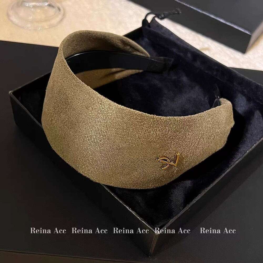 headband Wide-Brimmed High-End Letter Headband for Women, High Skull Top Hair Accessory, Ladies' Autumn/Winter 2025 New Headwear Accessories