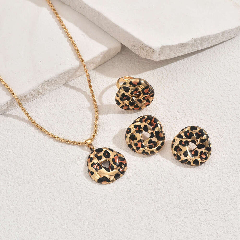 Wind Women's Ring Necklace Earring Set Geometric Circle Leopard Print Design Pendant Clavicle Chain Jewelry