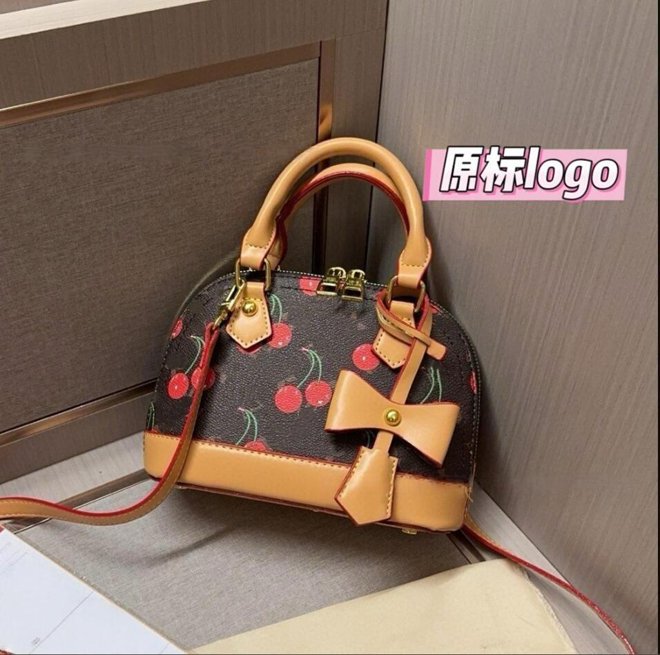 2025 Designer New Bag Classic Presbyopia Underarm tote Bag Fashionable One Shoulder Handheld Crossbody Bag s2