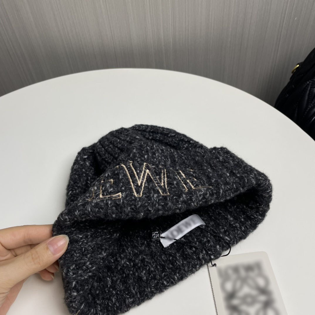 Top Brown/Black/White/Beige knit lowev hat for men luxury embroider hat loewhat jacquard hat fashion knitted hat winter oversized warm hat unisex hat